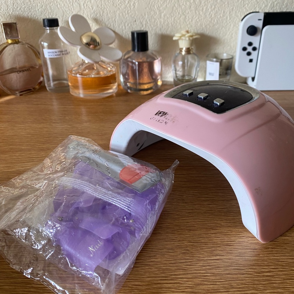UV Nail Light & Nail Clips